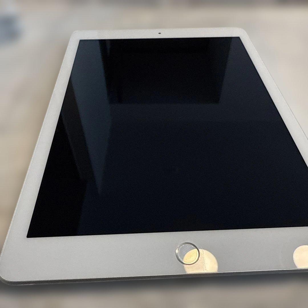 Apple iPad 第6世代　A1893　Wi-Fiモデル　シルバー　32GB