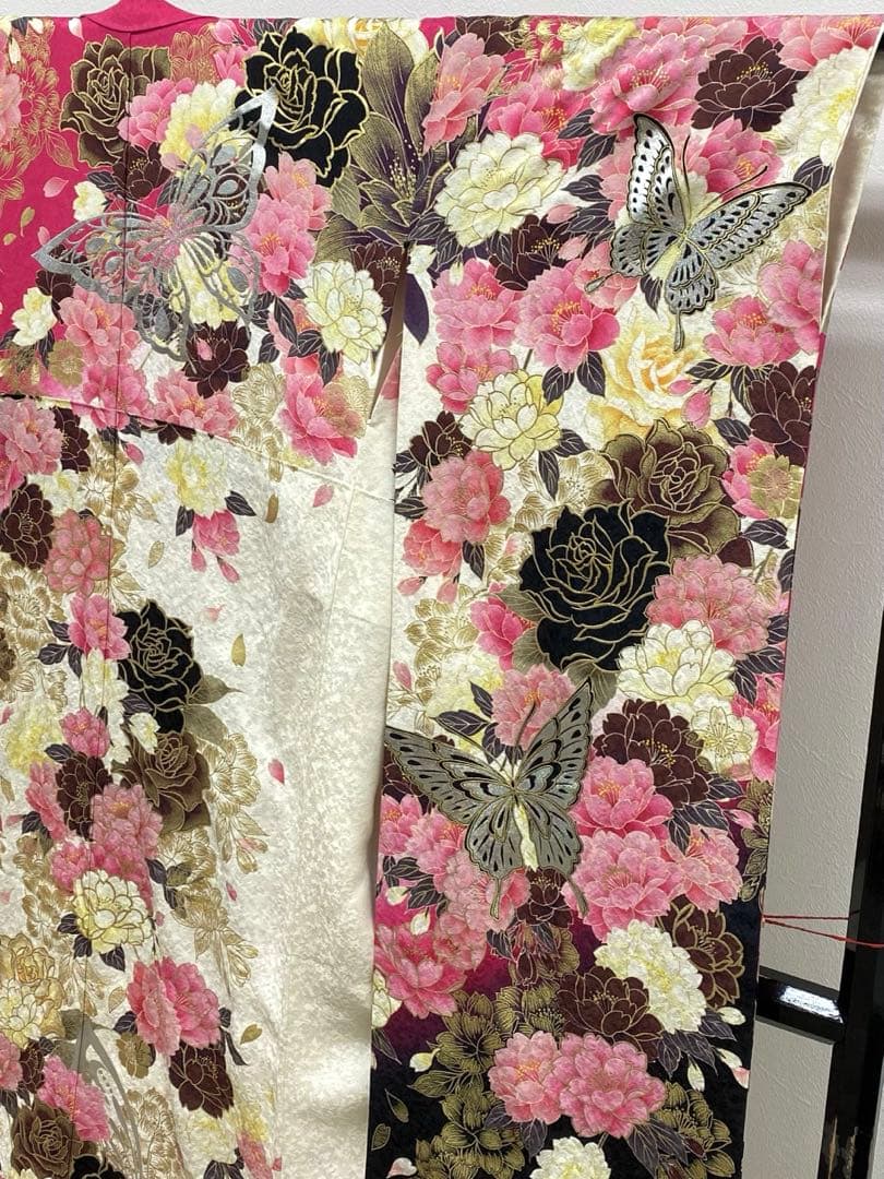 振袖 豪華 銀通し 刺繍 金彩 紋意匠 薔薇 身丈159cm パールトーン加工済