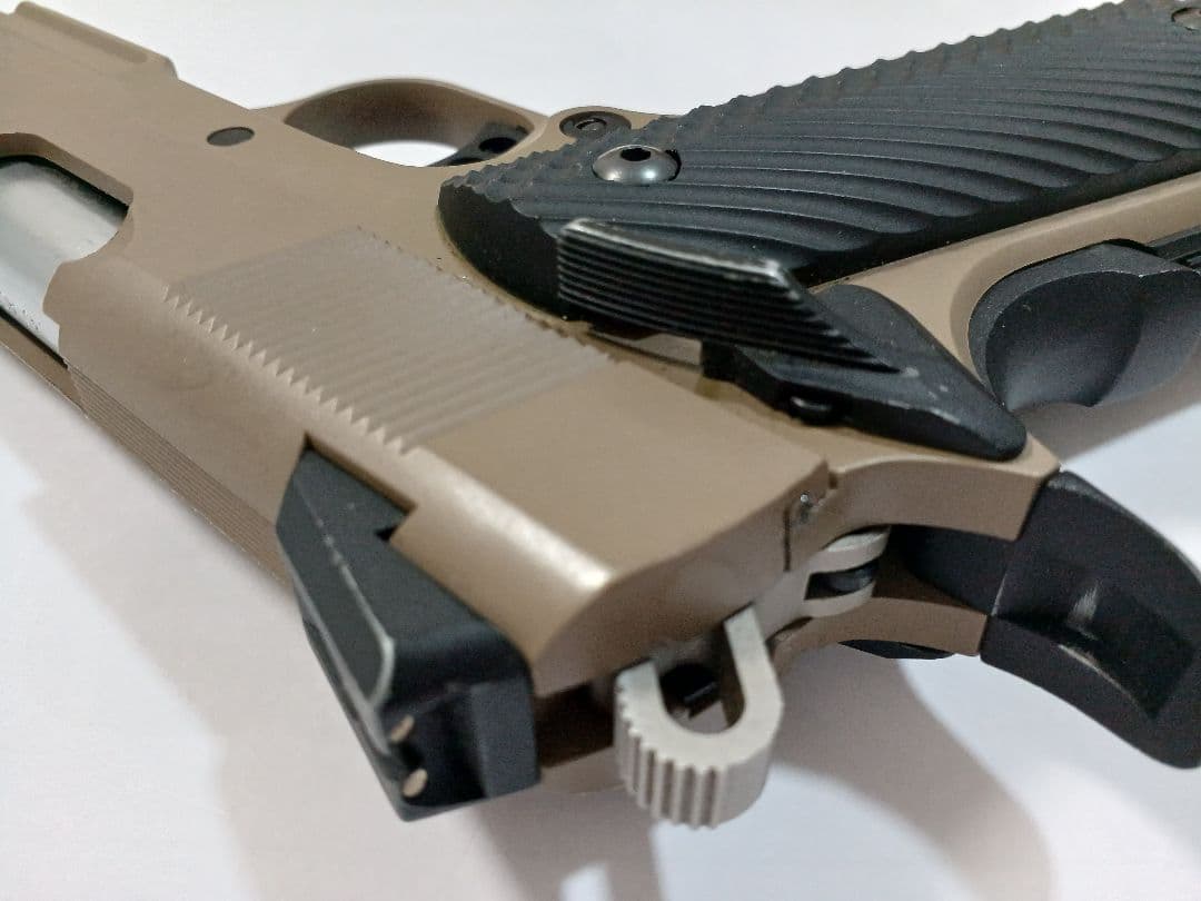 ゲ*き様 carbon8 M45 DOC co2ガスガン