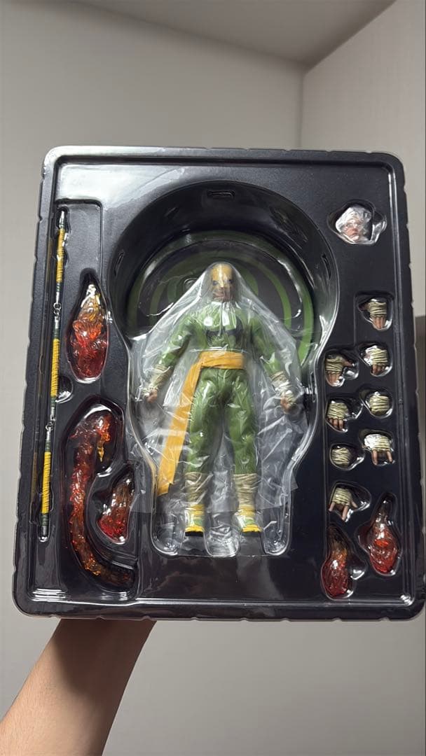 mezco メズコ　アイアンフィスト ONE:12 アクションフィギュア