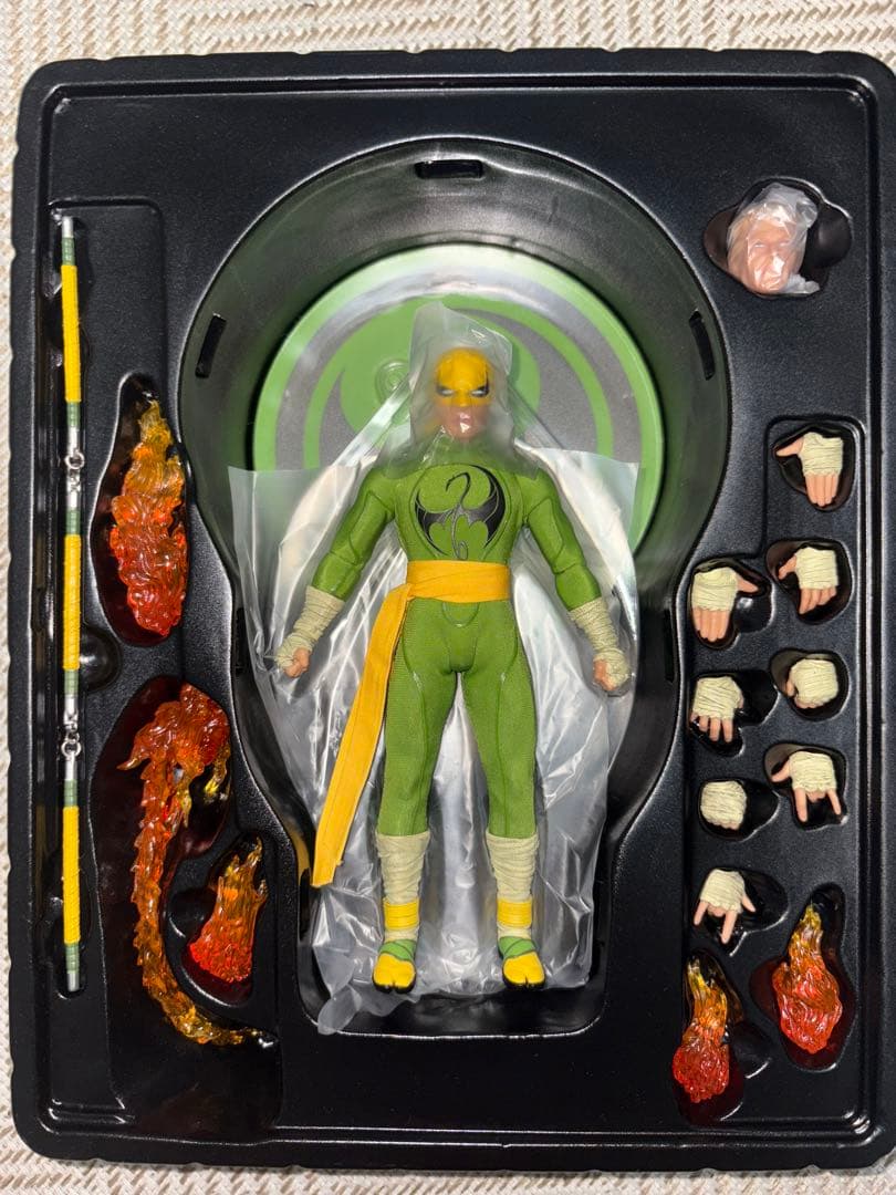 mezco メズコ　アイアンフィスト ONE:12 アクションフィギュア