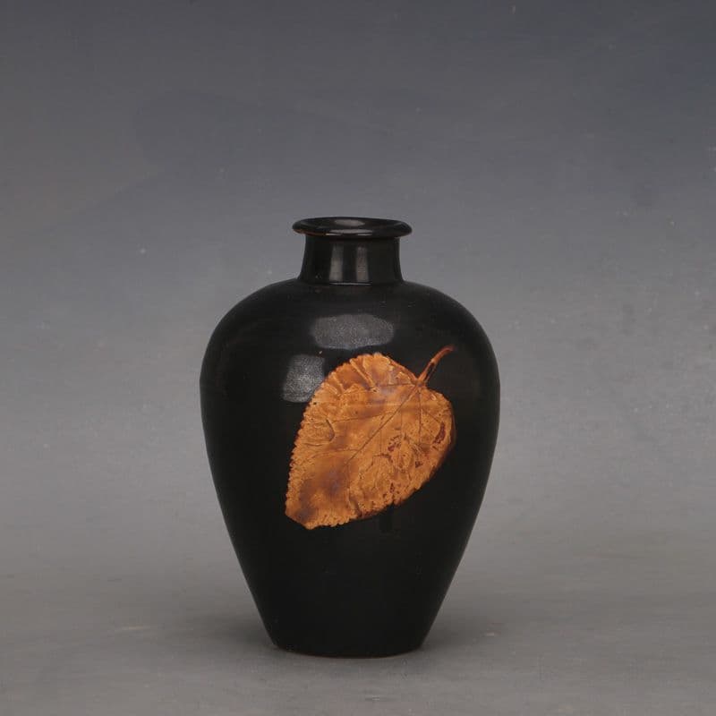 宋吉州窯黒釉葉子紋梅瓶  景徳鎮 陶磁器 装飾品 現代工芸品 美術品 置物