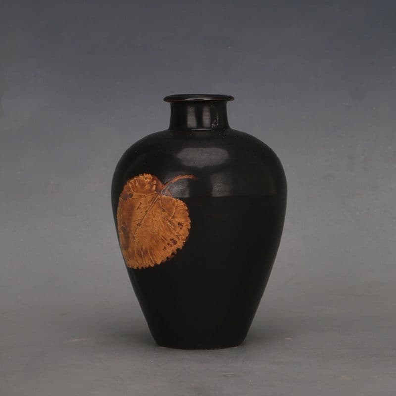 宋吉州窯黒釉葉子紋梅瓶  景徳鎮 陶磁器 装飾品 現代工芸品 美術品 置物