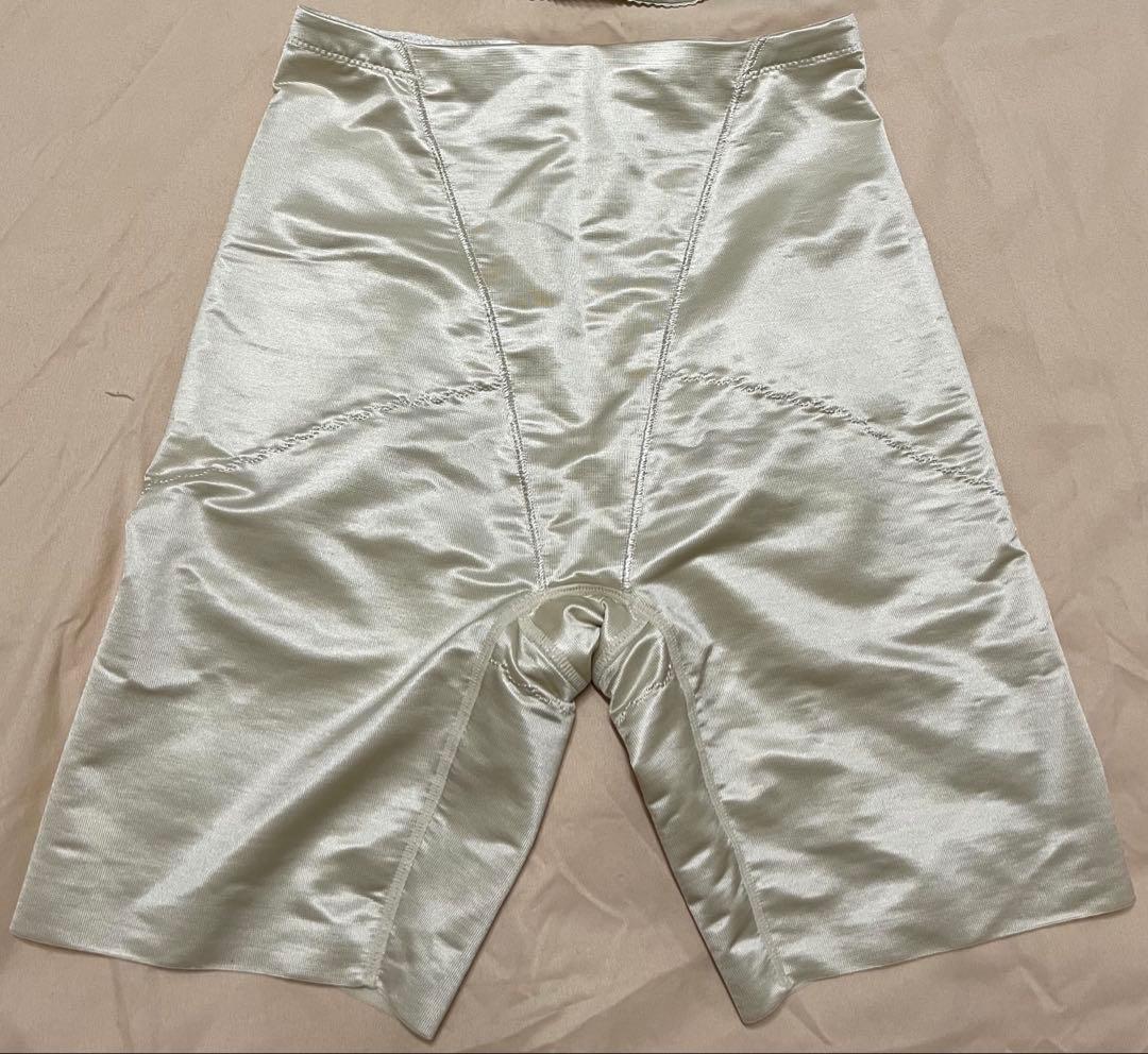 bridal beaute D70 / ビスチェ&ガードルセット