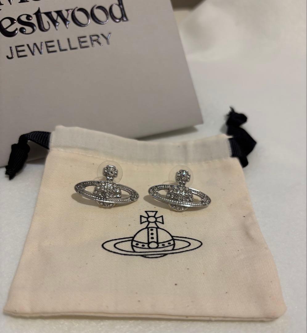 【極美品】Vivienne Westwood ピアス 星と惑星モチーフ