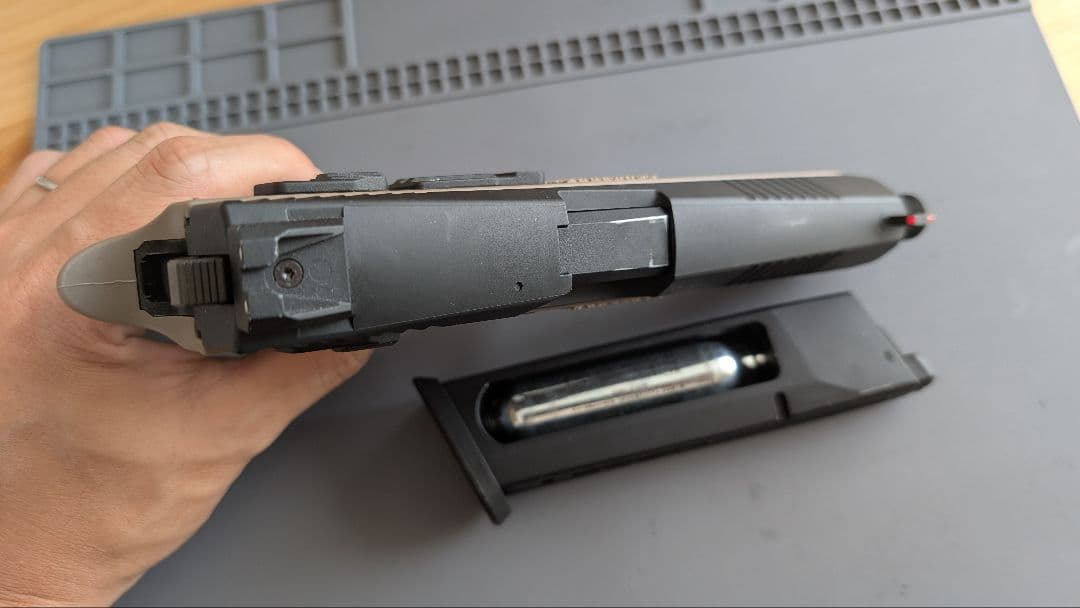 carbon8、CZ P-09 co2 、アウターバレルカスタム品、ボンベ2本