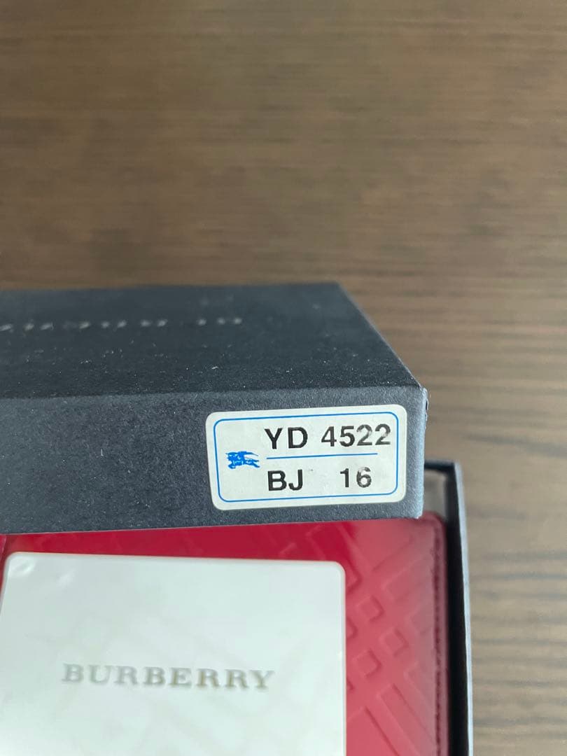 【美品】BURBERRY レザー 二つ折り財布 レッド