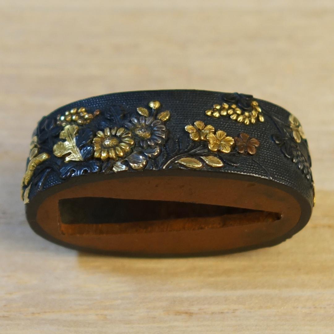 【 赤銅魚子地 金銀銅象嵌 草花図縁 】刀装具 縁頭 鍔 鐔 日本刀 武具 骨董