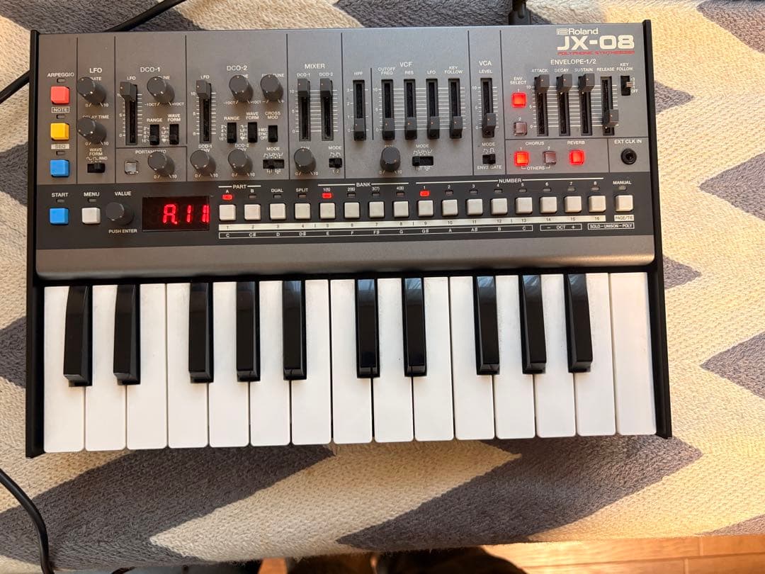 Roland JX-08 シンセサイザー