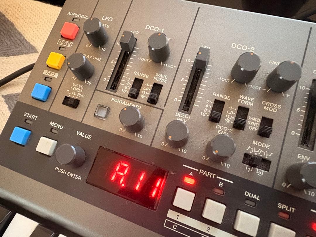 Roland JX-08 シンセサイザー