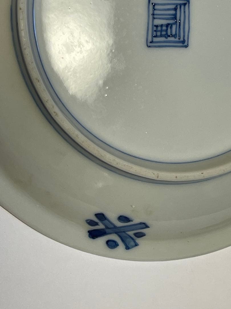 青白磁 龍絵皿 木箱入り陶器の皿。