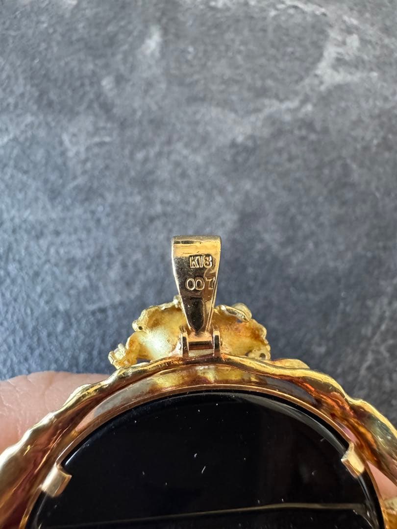 シェルカメオ　ペンダントトップ兼ブローチ　K18刻印　総重量31g