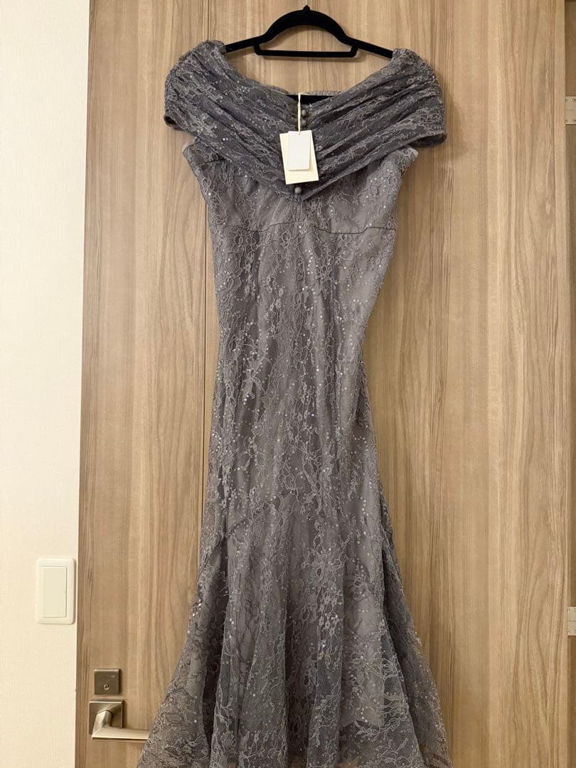 新品タグ付き！Leja グレー オフショルレースドレス Sサイズ