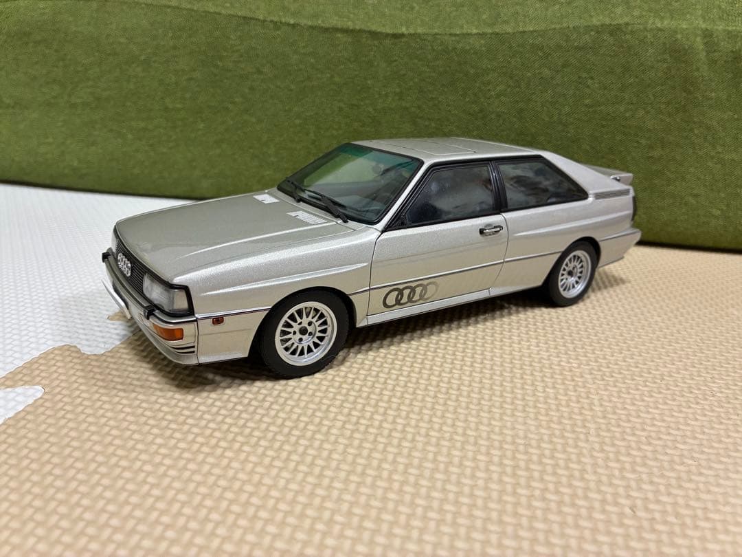 ミニカー AUTOart Audi sport Quattro 1988 1/18