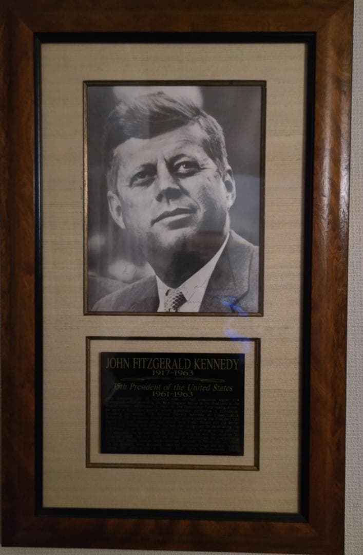 J.F. Kennedy元大統領のサイン入りの写真（左にある写真、他は参考）