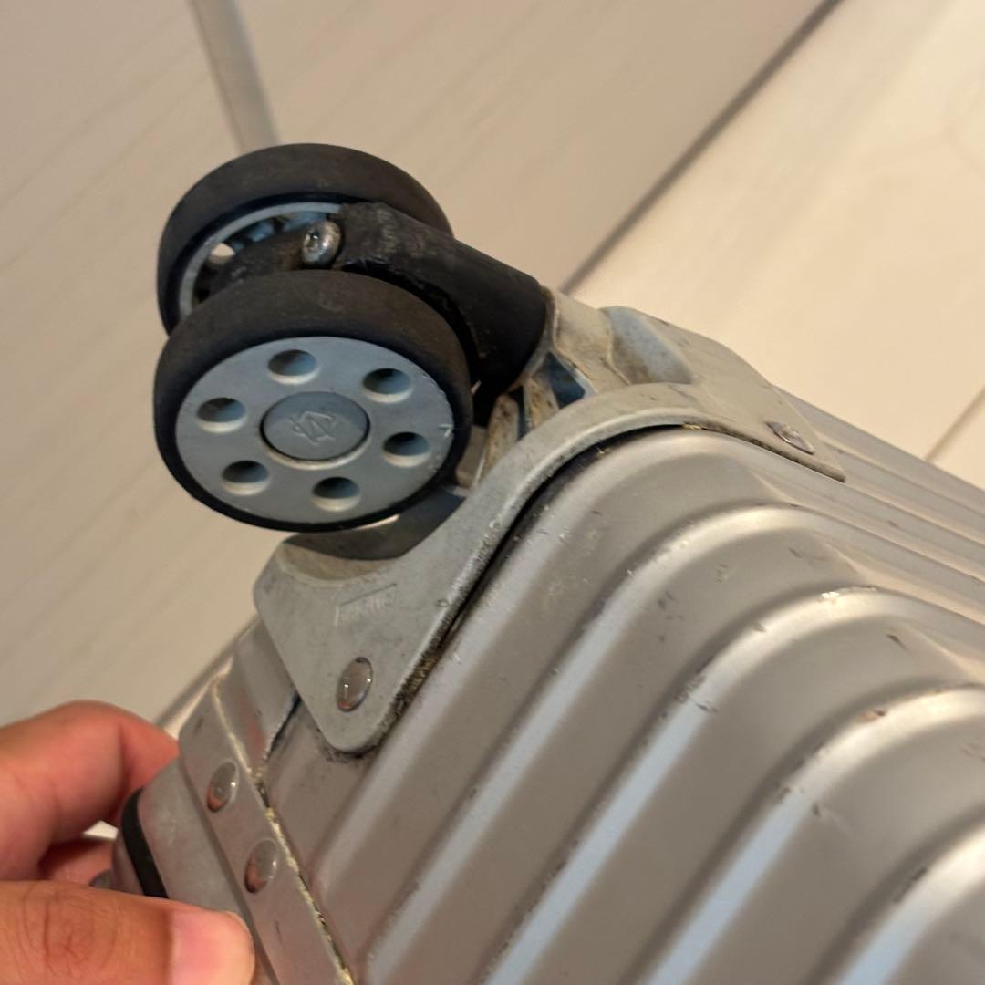RIMOWA リモワ クラシック キャビン 4輪 機内持ち込み可　タイヤ2つ破損