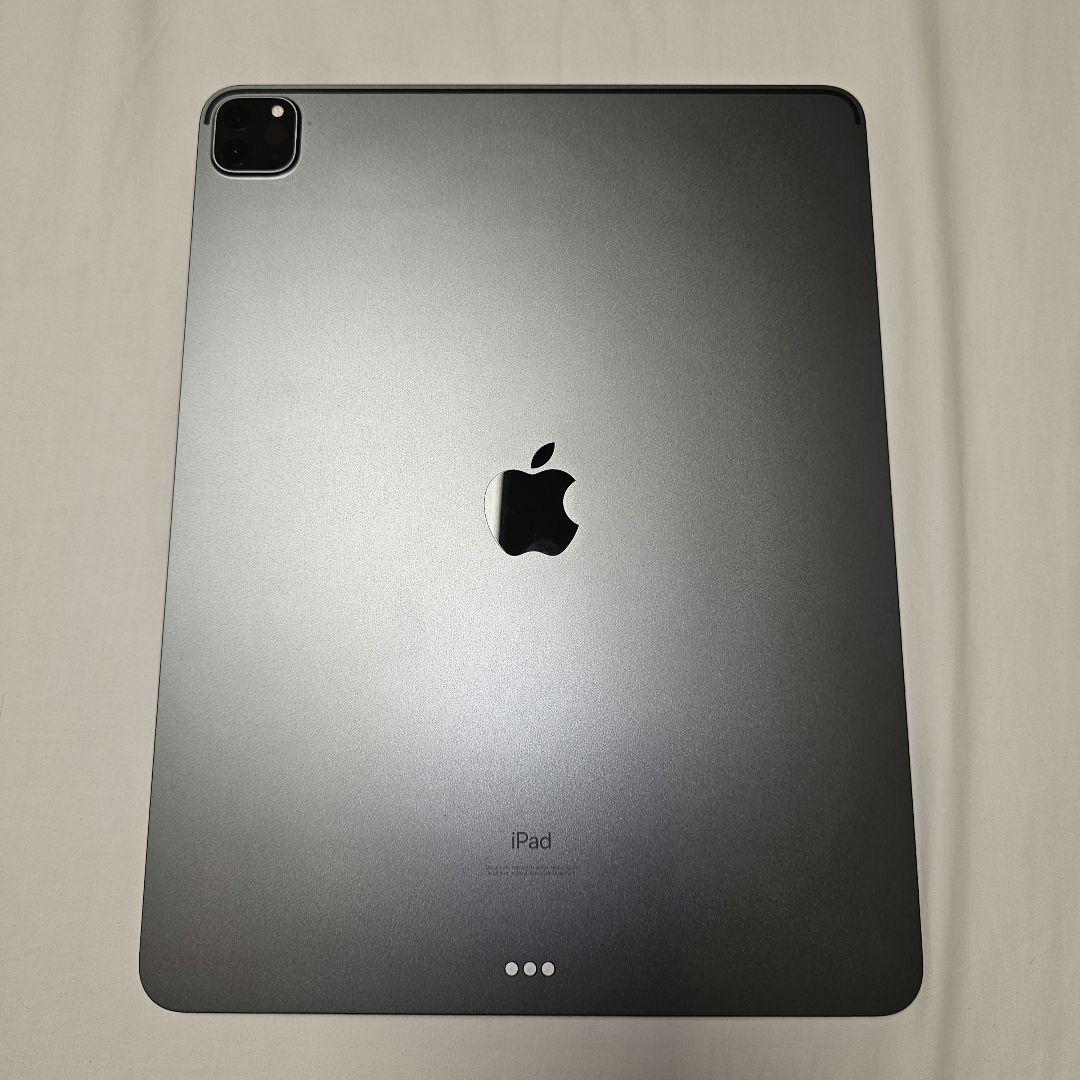 iPad Pro 12.9インチ 第4世代・カバー付き