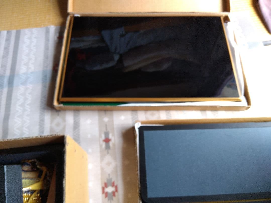 武具の鎧飾り 金色 伝統的なデザイン