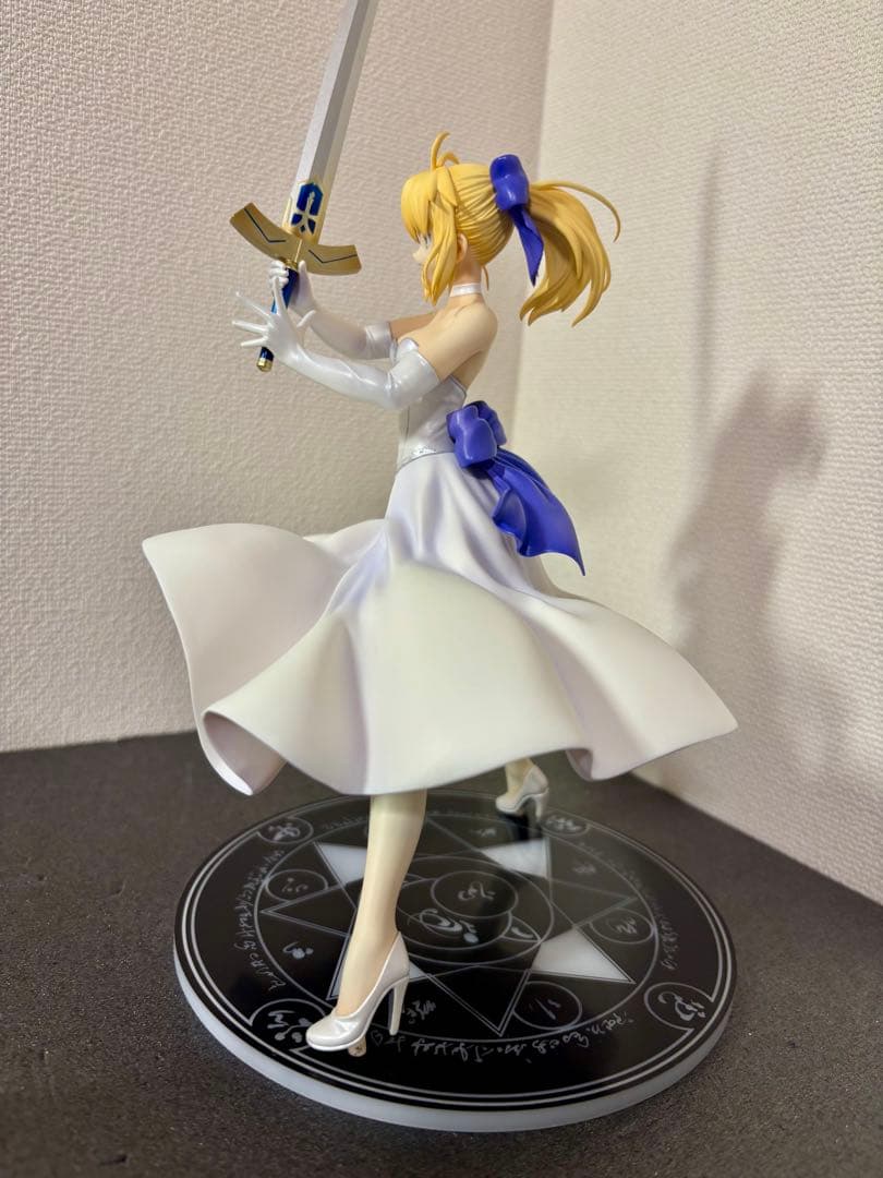 リニューアル版　セイバー　白ドレス　ベルファイン　Fate フィギュア　FGO