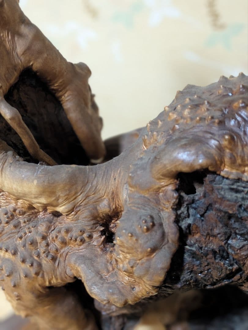 ユニークな木製アートオブジェ