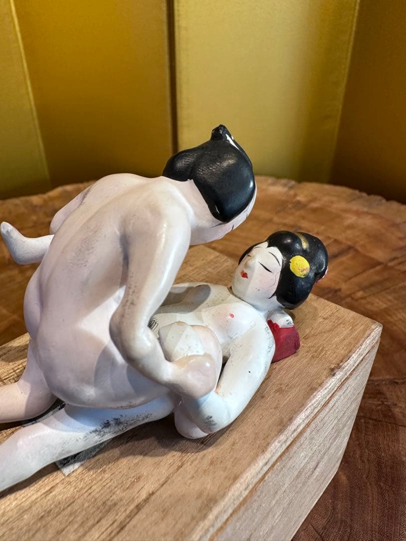 浮世絵，根付，置物，春画，陶器製 ，男女裸体彫刻 約10cm