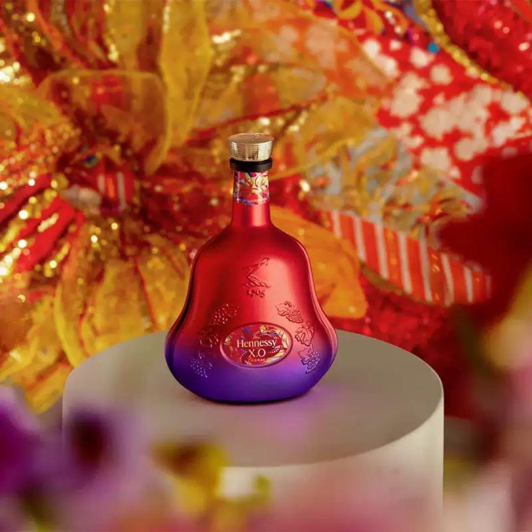 Hennessy XO レッド・パープル ギフトボックス付き蛇の干支 限定