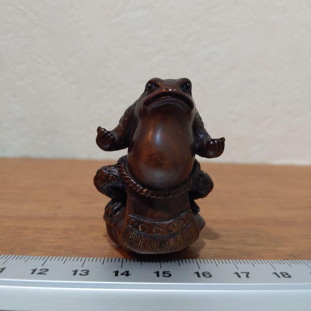 時代提物 木彫根付【蝦蟇力士 横綱土俵入り】高約5cm 横約3.4cm 重21ｇ