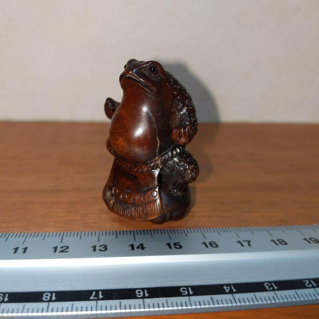 時代提物 木彫根付【蝦蟇力士 横綱土俵入り】高約5cm 横約3.4cm 重21ｇ