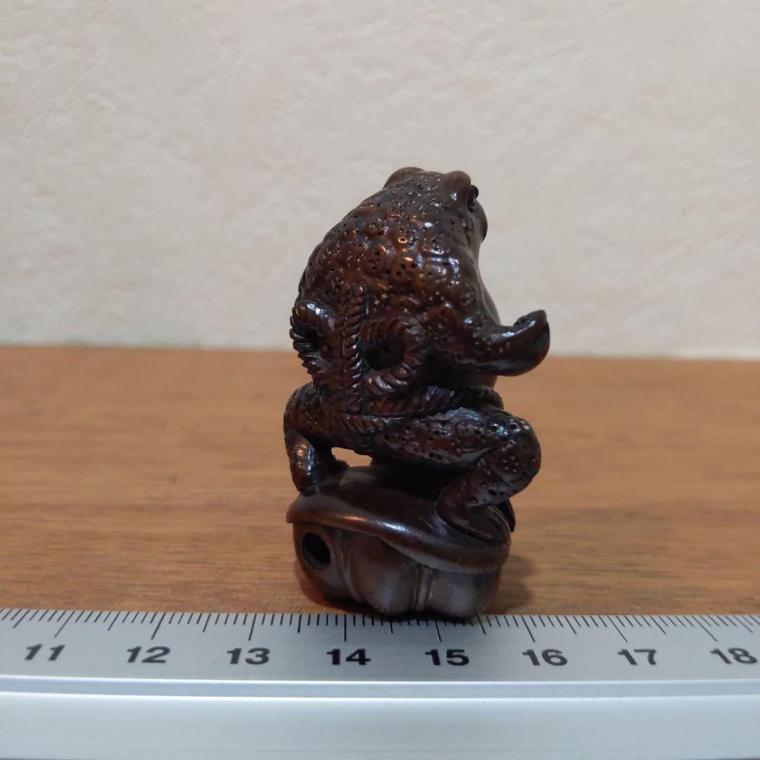 時代提物 木彫根付【蝦蟇力士 横綱土俵入り】高約5cm 横約3.4cm 重21ｇ