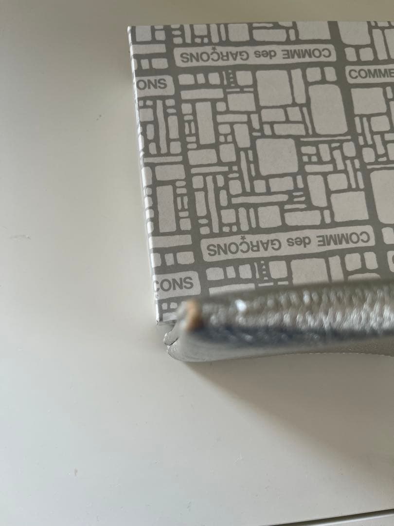 COMME des GARCONS L字型 ZIPウォレット シルバー