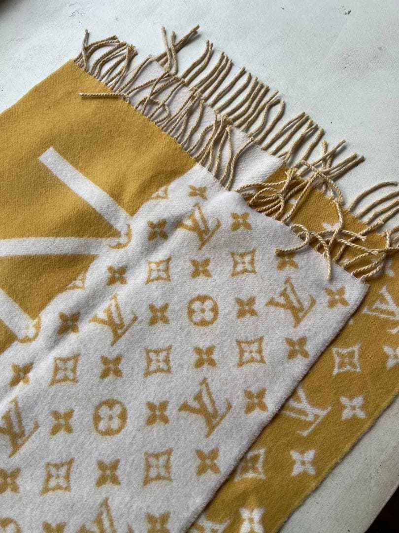 【極美品】LOUIS VUITTON ロゴ入りマフラー イエローカシミヤ100%