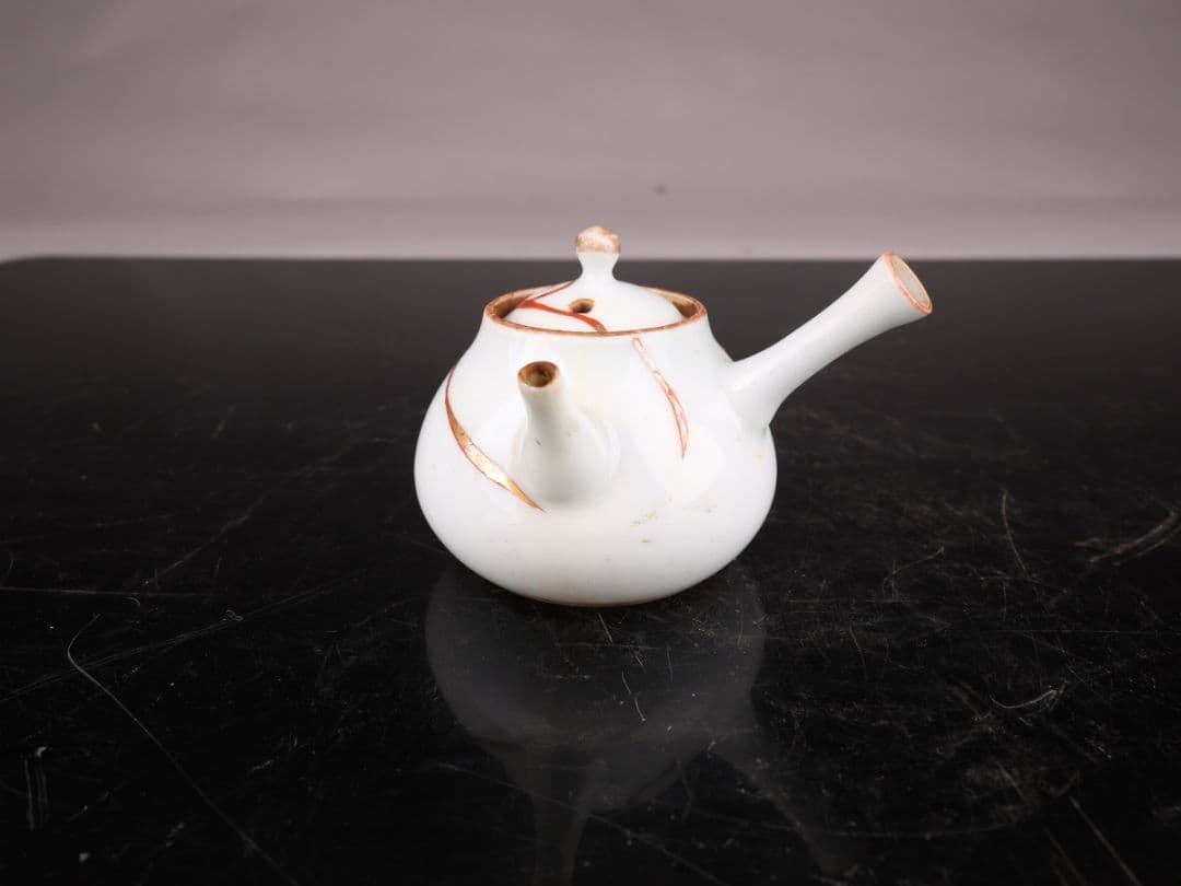 K1079 急須 【永楽善五郎作】 花草文 金襴手 茶道具 茶注 箱付き 時代物