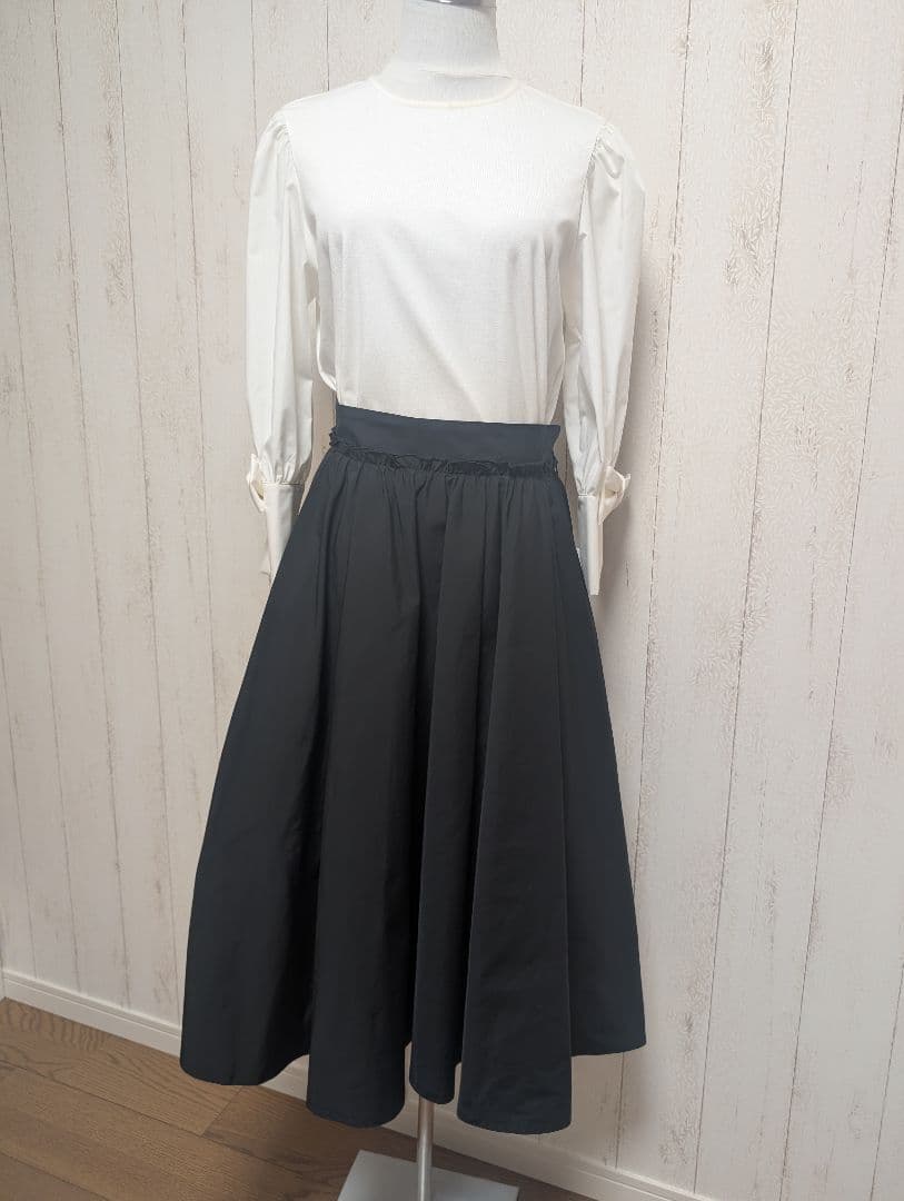 (未使用タグ付き) エムズグレイシー　40 黒フレアスカート