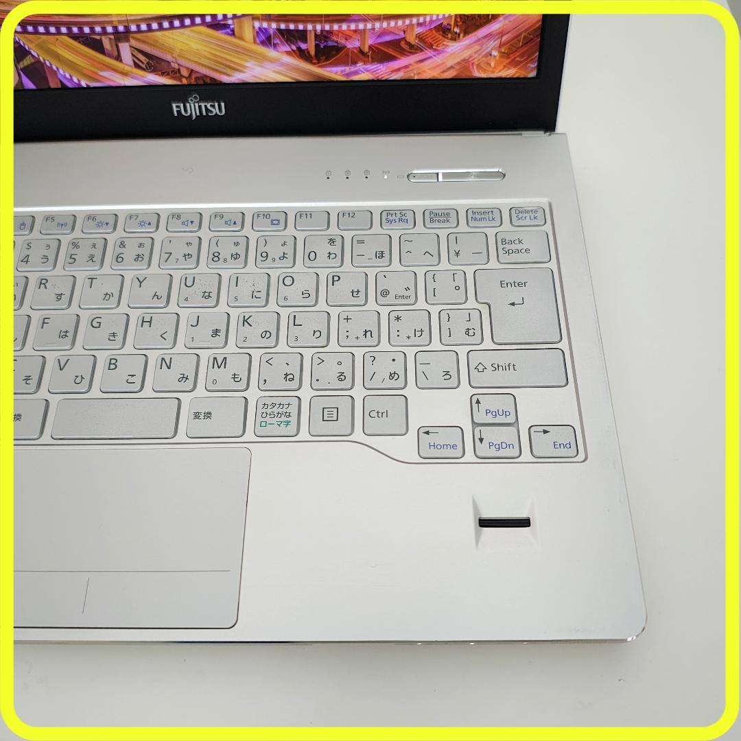 白　新品SSD256GB　薄型軽量⭐️windows11　ノートパソコン　770