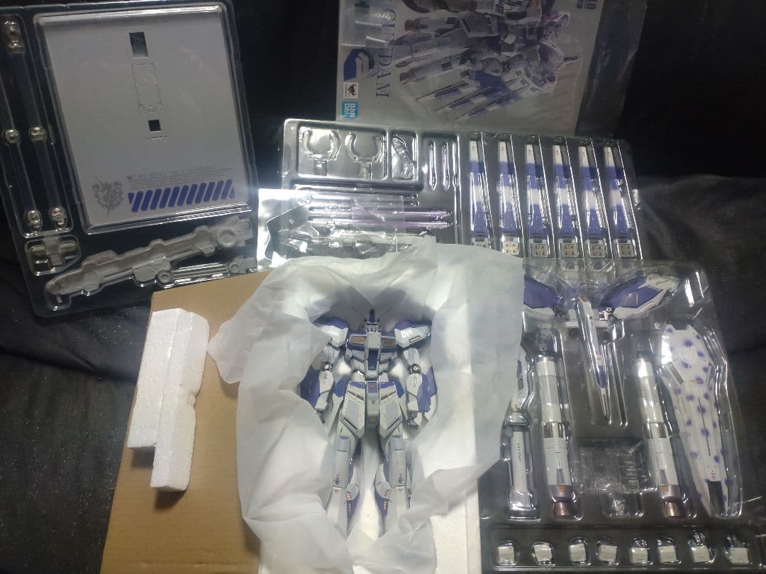 メタルビルドHi‐νガンダム　超合金サザビー