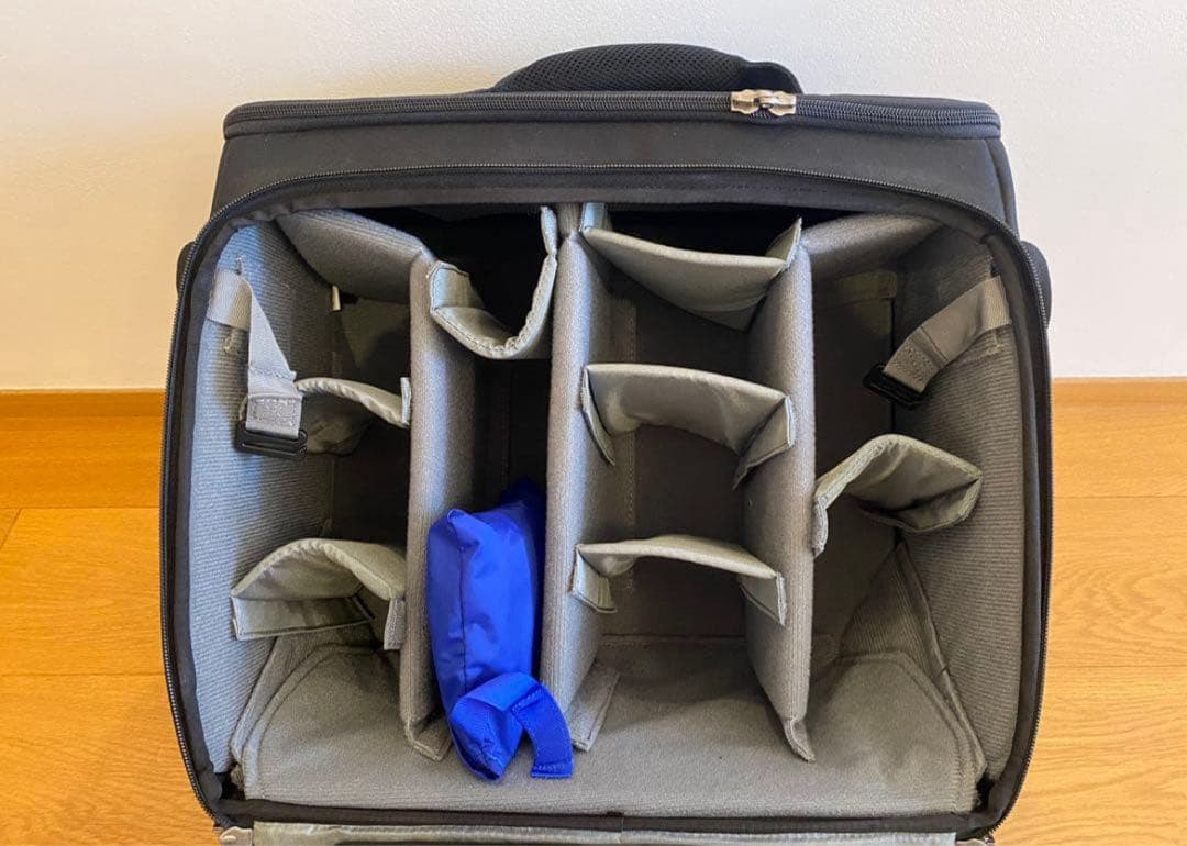 thinkTANK｜Airport Navigator キャリーケース カメラ