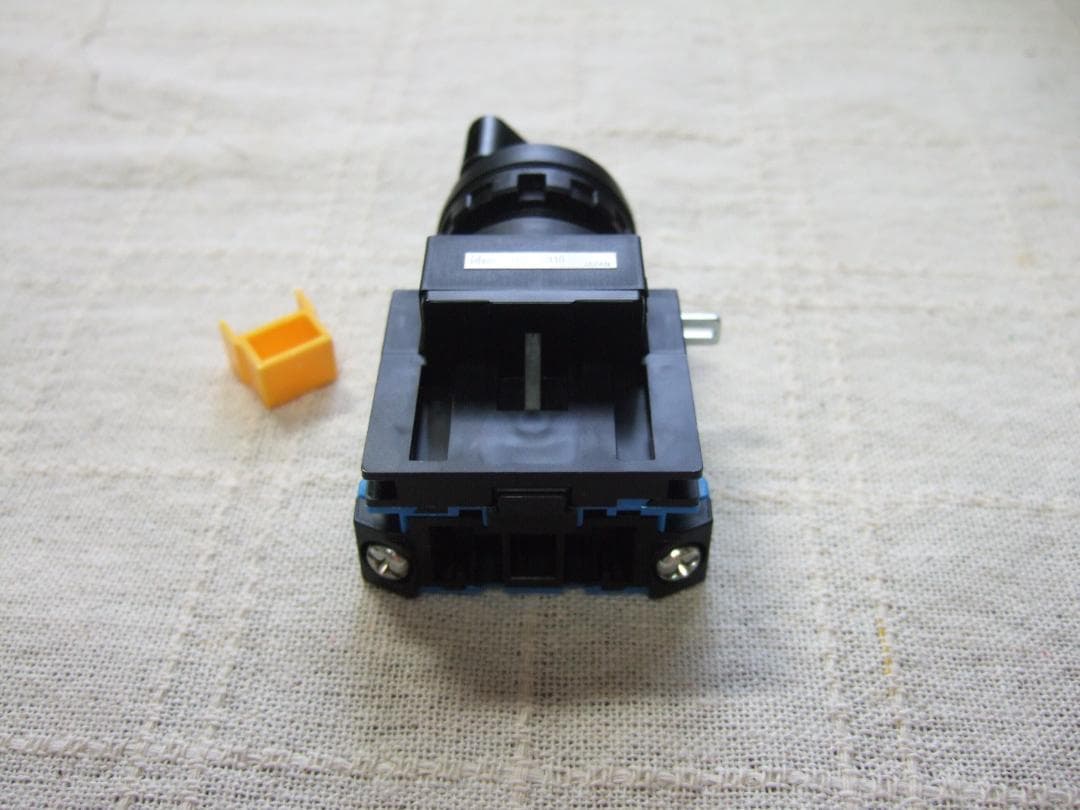 IDEC HW1S-2T10 セレクタスイッチ 20個まとめての出品です。