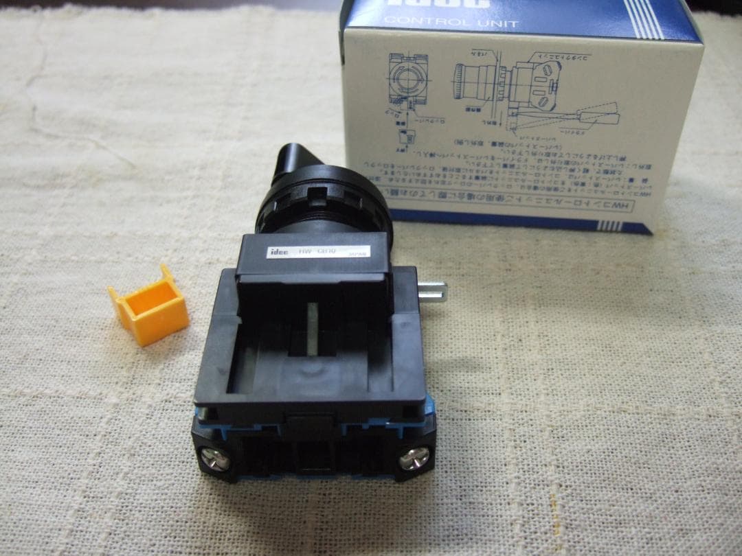 IDEC HW1S-2T10 セレクタスイッチ 20個まとめての出品です。