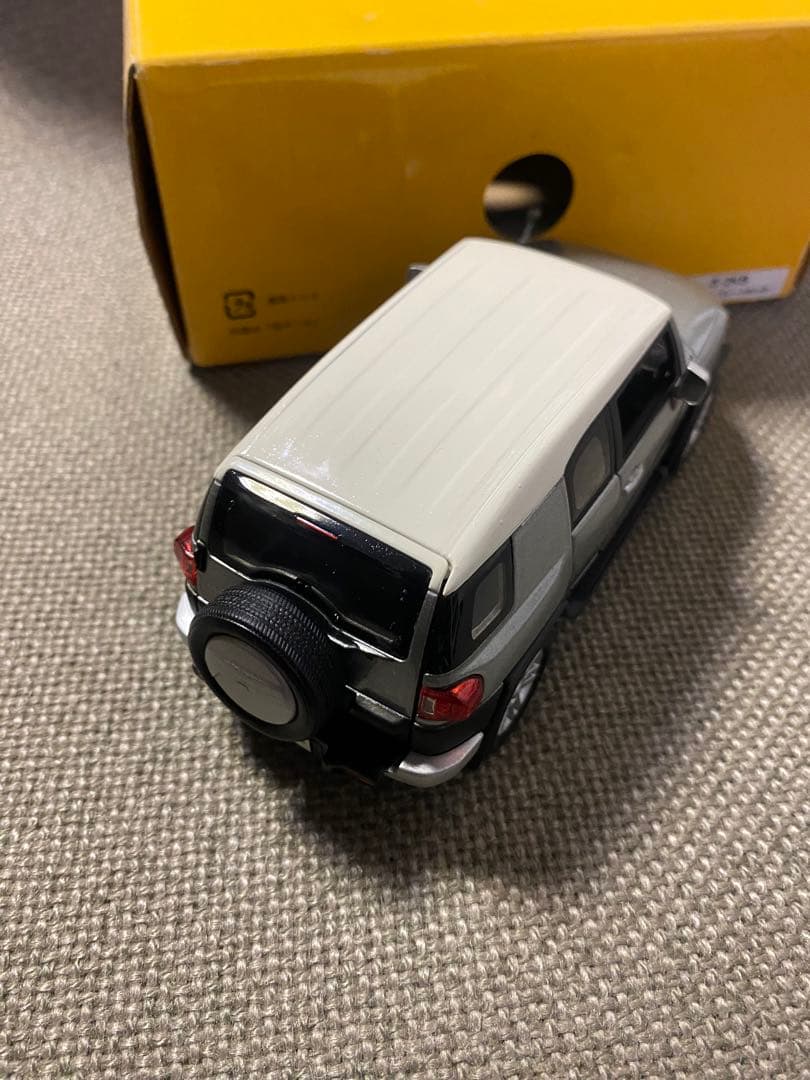 トヨタ　FJクルーザー　カラー　サンプル　ミニカー　グレー　シルバー　新品