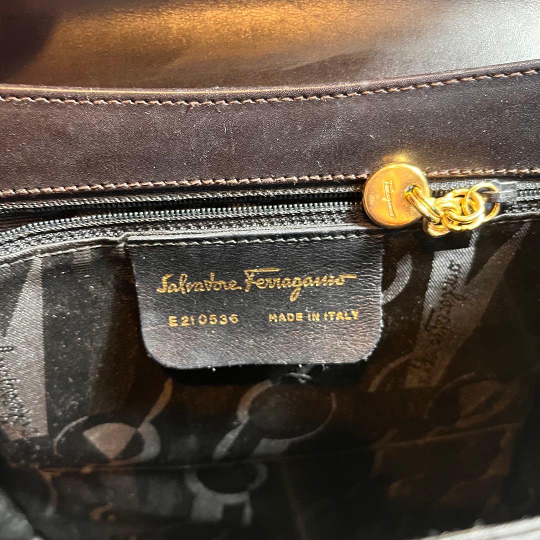 フェラガモ　トップハンドル　ガンチーニ　バッグ　レザー　ブラウン系