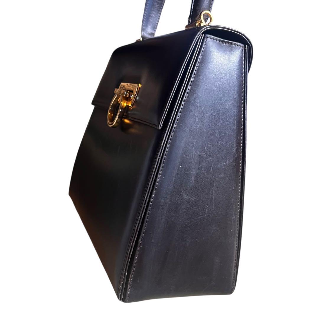 フェラガモ　トップハンドル　ガンチーニ　バッグ　レザー　ブラウン系