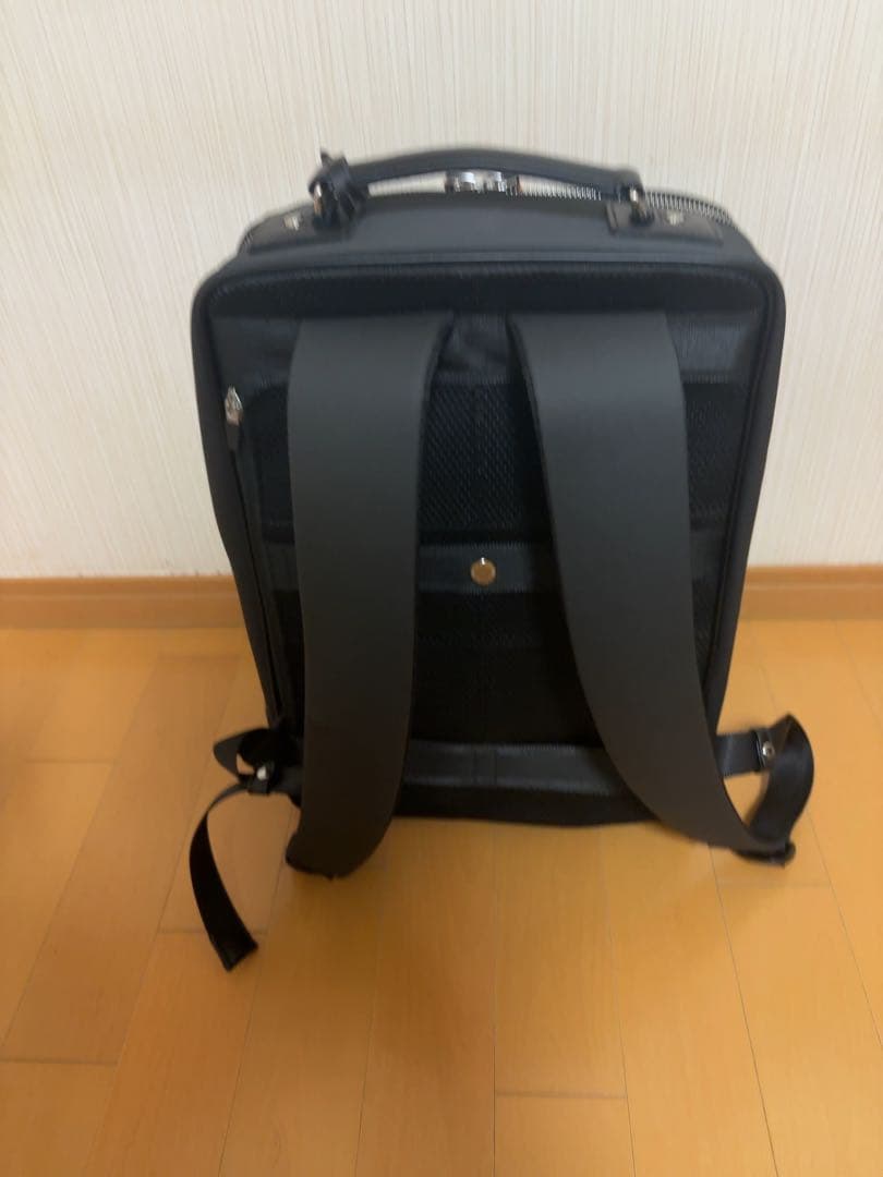 IS/IT ブラック リュック・バックパック