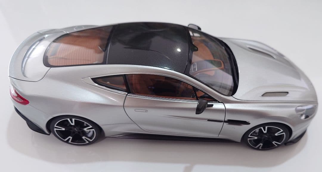 アストンマーチン ヴァンキッシュS 1/18