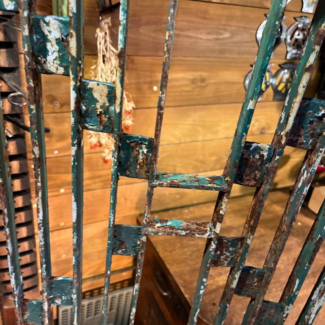 アンティーク　アイアン格子