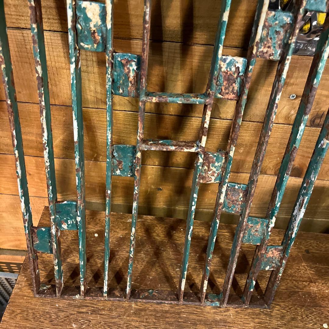 アンティーク　アイアン格子