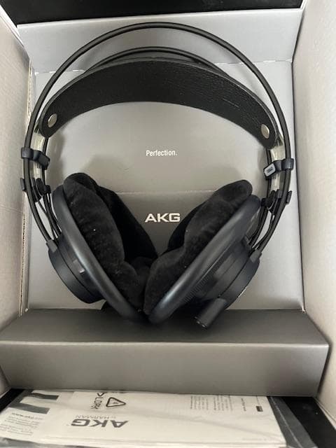 アーカーゲー AKG K702 リファレンススタジオ ヘッドホン箱付