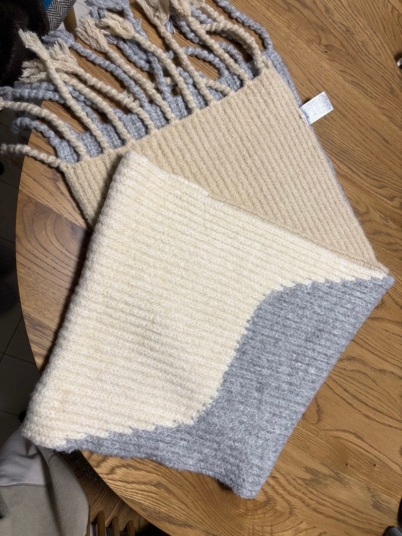 新品　PINUE （ピヌエ）トライカラーニットマフラー