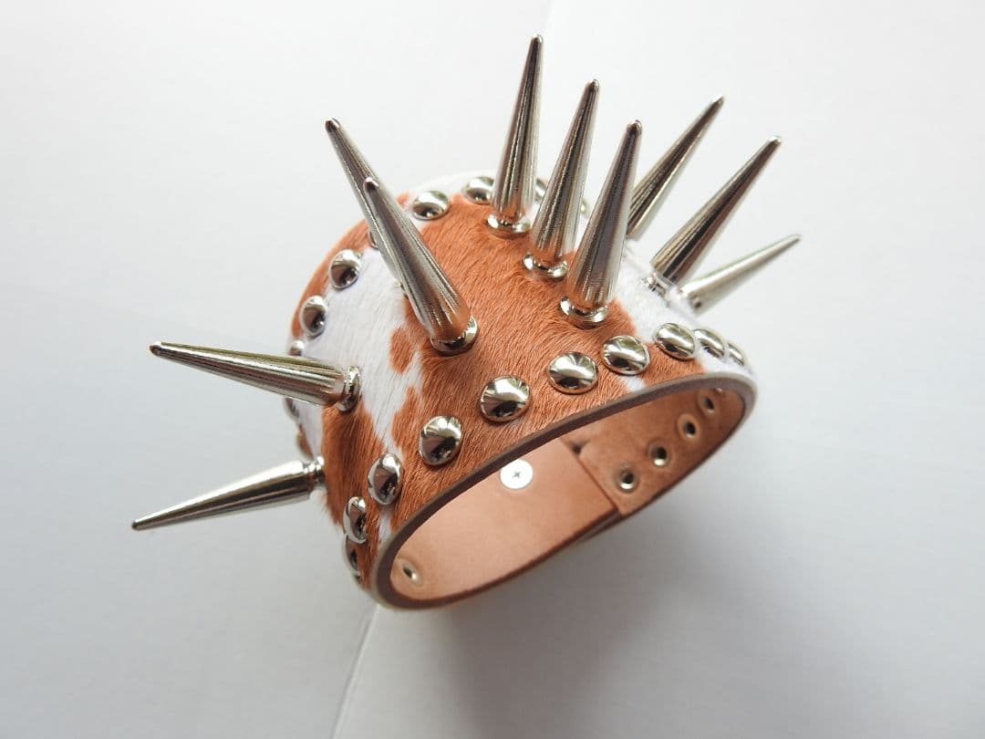 パンクスパイクバングル・リストバンドレザーブレススパイクコーンサバシスターなち