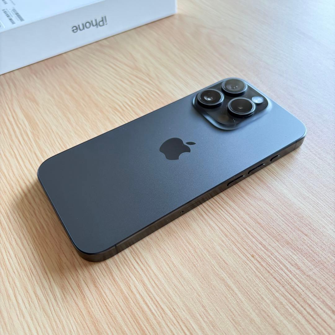 Apple iPhone 15 Pro ブラックチタニウム　256G