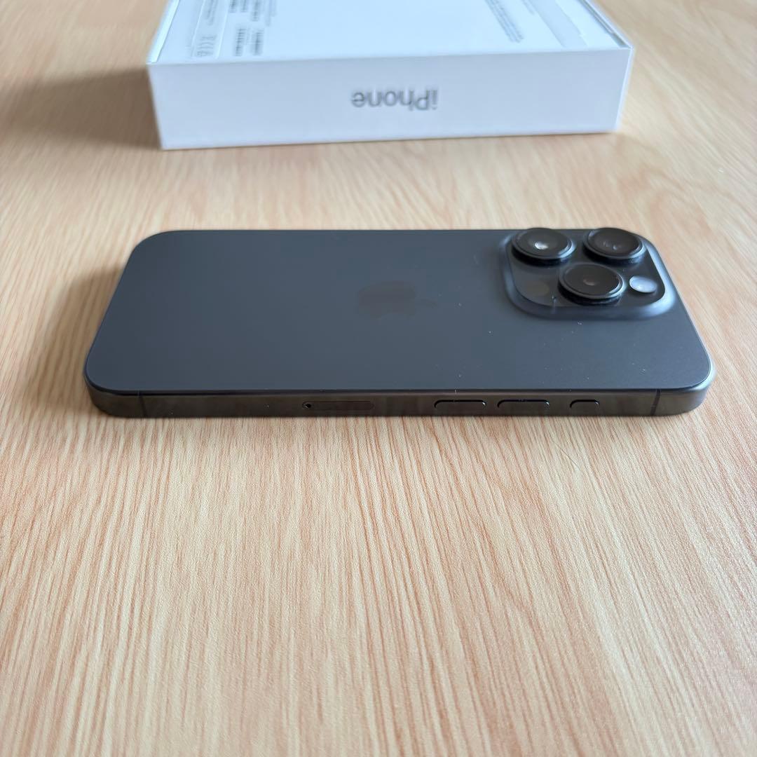 Apple iPhone 15 Pro ブラックチタニウム　256G